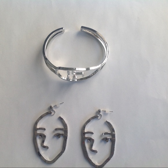❤️ NEW SILVER COLOR FACE EARRINGS AND BRACELET SET - Picture 2 of 8